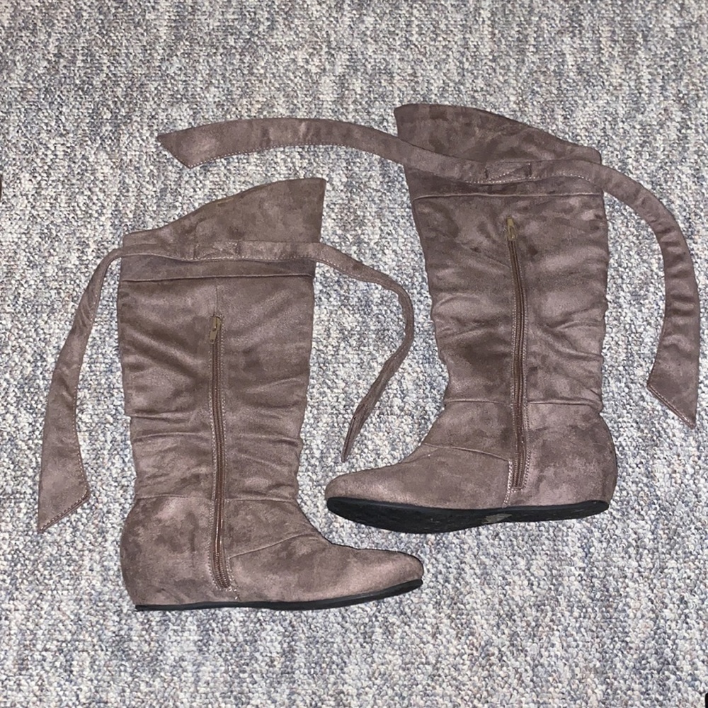 Suede boots - Picture 2 of 3